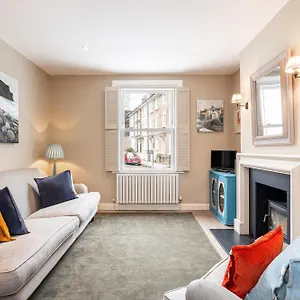 Holiday home Lovely Battersea By Underthedoormat London