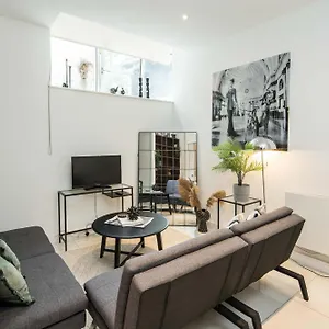 Al Central-soho-chinatown-coventgarden-cozy-onebed London