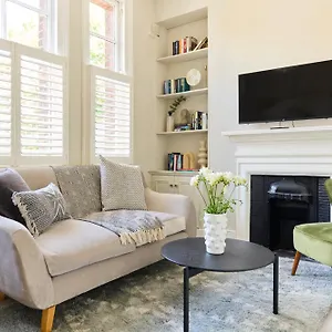 The Putney Classic - Trendy 2bdr Flat * London