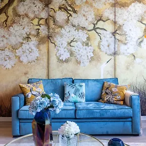 Apartment Palm Tree House - Birds Of Feather *