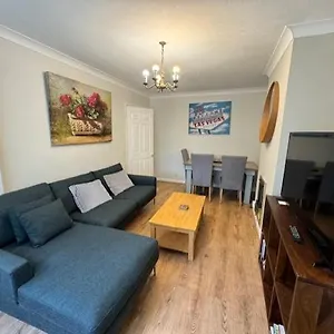 Apartment 2 Bedroom Lovely Flat Cheam