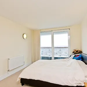 Modern In With Great Views Homestay *
