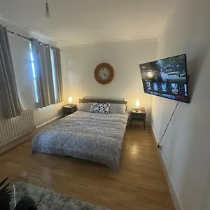 Master Grove Guest house New Southgate