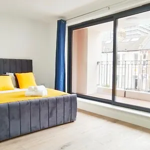 Luxurious And Modern 3b3b In Hammersmith