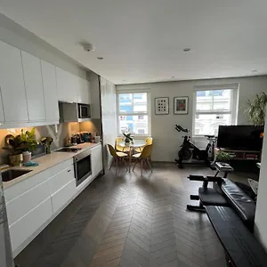 One Bedroom Flat Near Portobello Road Apartment London