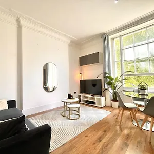 Spacious Comfort In Heart Of Camden Apartment London