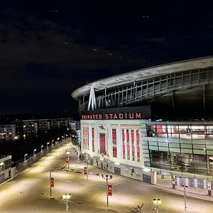Cozy Overlooking Emirates Stadium Apartment *
