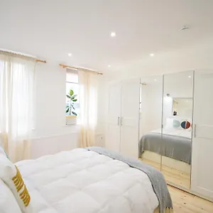 Apartment Latimer Place