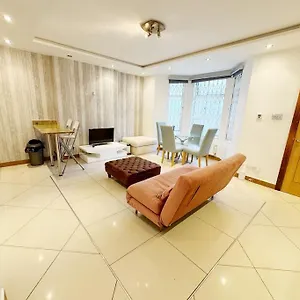 2 Bed In * London