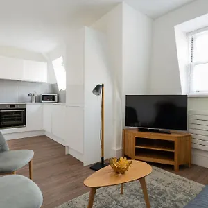 Victoria - Vincent Square By Viridian * London