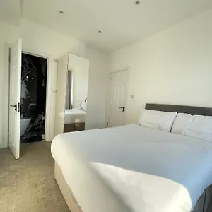 Homestay Modern Double Bedroom With Marble Private Bathroom *