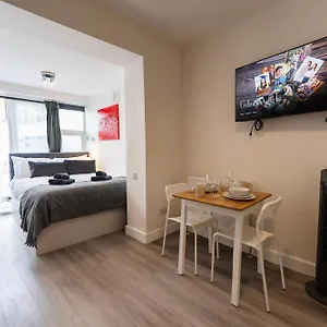 Fulham Luxury Close To Underground Newly Refurbished Hr Apartment