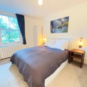 Apartment Boutique Style With Kitchen, Huge Shower, King Bed *