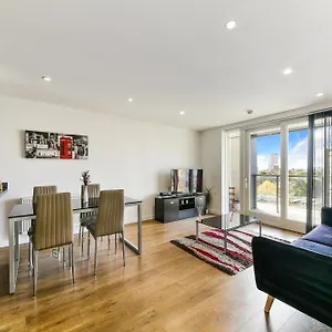 Apartment Stunning 2 Bed 2 Bath In Canary Wharf London