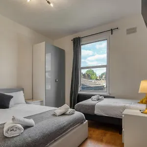 4 Bedroom Dalston