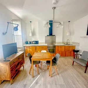 Goodge Street Apartment London
