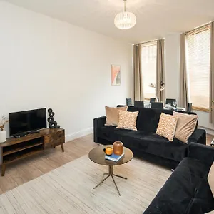 Gloucester Rd-southkensington-hydepark-harrods-g13 * London