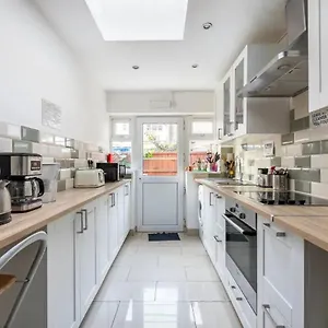 In Stepney-limehouse * London