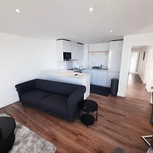 Spacious 3 Bed With Stunning Views Apartment