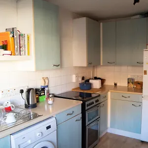 Characterful 1 Bedroom Flat Close To Dlr * London
