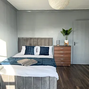 Homestay Luxury In A 4 Bedroom Flat! 4 Minutes Walk To Kingscross, St Pancras London