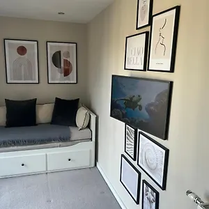 Cosy Bedroom In Luxury Bed & Breakfast *