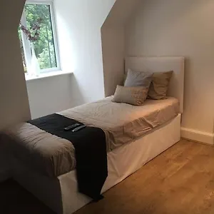 Apartment Private Exclusive Studio, Independent Access Hornchurch