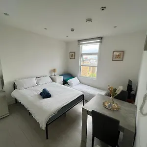 Small Studio Flat Uxbridge Road London