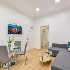 2 Bed Piccadilly 2 *