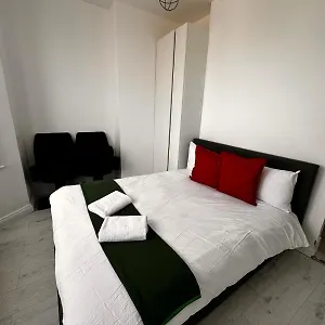 2 Bedroom Flat Wembley Apartment London
