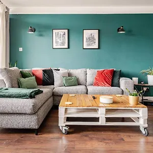 Apartment Stunning 2 Bed Riverside Flat