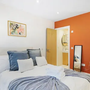 2 Bed Garden Sleeps 6 Short Walk To Old Street * London