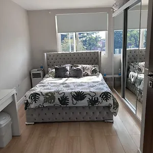 Charming Private Family Homestay Edgware