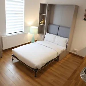Urban Hideaway Apartment *
