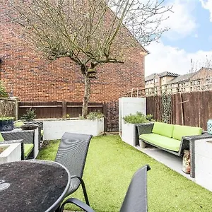 Holiday home In The Heart Of Wimbledon *