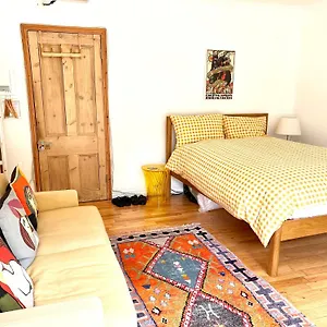 Homestay Waterloo - Private In Shared *