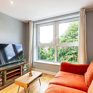 Spacious Modern Flat In Chelsea Harbour Apartment *