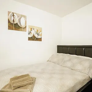 Apartment Modern Comfy And 5 Star Location Doublebeds
