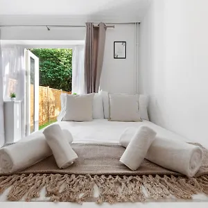 Apartment The Kensal - Modern, Warm & Cosy *