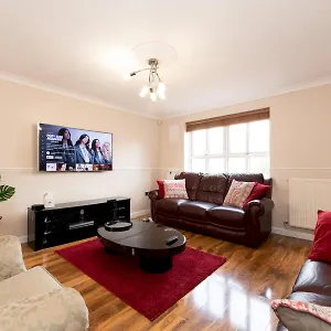 Holiday home 4 Bed House In Greater Parking Pass The Keys London