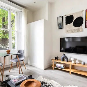 Stylish One-bedroom Flat In Notting Hill Apartment *