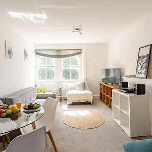 West Oasis - 6 Sleeps - Notting Hill Apartment *