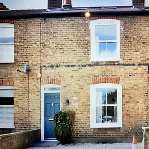Freshly Refurbished, Peaceful Victorian House Worcester Park