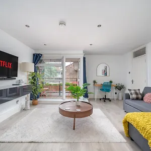 Apartment Modern & Spacious Canary Wharf Apartment, Prime Location, Balcony, Near O2, Excel, Airport & Greenwich London