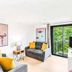 Apartment Luxaway In Earls Court - Sleeps Up To 10 London