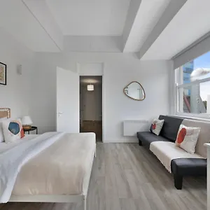 One Bedroom Flat Opposite Archway Station Apartment London