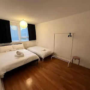 Steps From Kings Cross Station! Apartment *