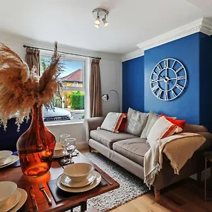 Holiday home House & Free Parking Close To Morden & Sutton *