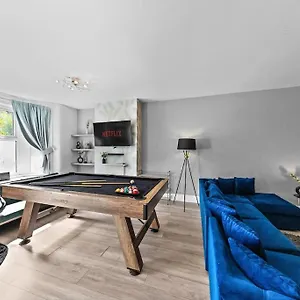 Charming Leytonstone 5 Bed - Apartment *