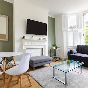 Apartment Lovely Garden Flat In